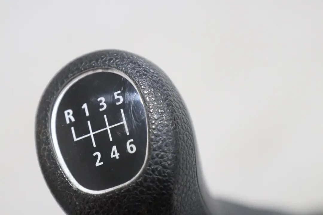 Pommeau levier vitesse avec couvercle imitation pour BMW E81 E82 E87 LCI E88 à propos du numéro de pièce 7570507 BMW E81 E82 E87 LCI E88 Pommeau levier vitesse avec couvercle imitation - SKU 7570507-1 - Numéro de pièce 7570507