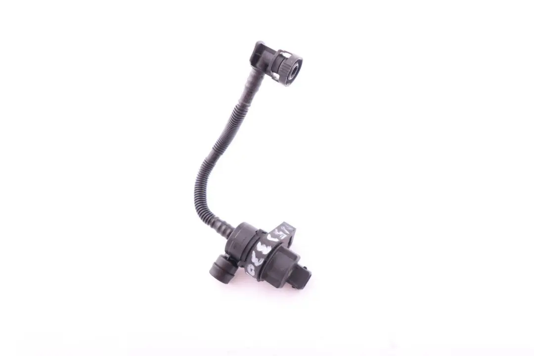 BMW E60 E90 E91 LCI F10 Valvula de Ventillacion Deposito Combustible con Tubo - SKU 7572238 - Número de pieza 7572238