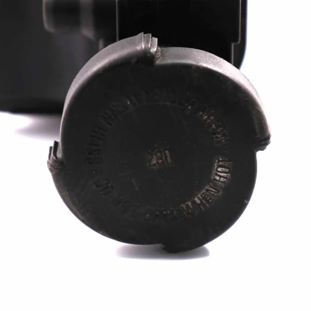 Serbatoio Espansione Refrigerante Testa Radiatore per BMW E46 X5 E53 X3 E83 con numero di parte 7573781 BMW E46 X5 E53 X3 E83 Serbatoio Espansione Refrigerante Testa Radiatore - SKU 7573781 - Numero di parte 7573781