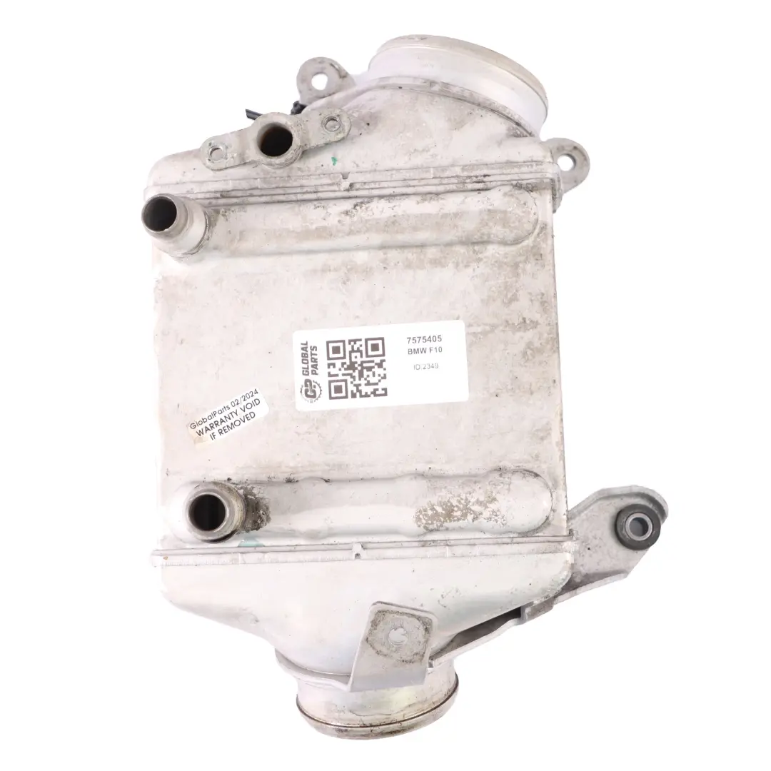 N63 Intercooler Chłodnica Powietrza Cyl 5-8 do BMW F10 F11 F12 F03 o numerze 7575405 BMW F10 F11 F12 F03 N63 Intercooler Chłodnica Powietrza Cyl 5-8 - SKU 7575405 - Numer Części 7575405