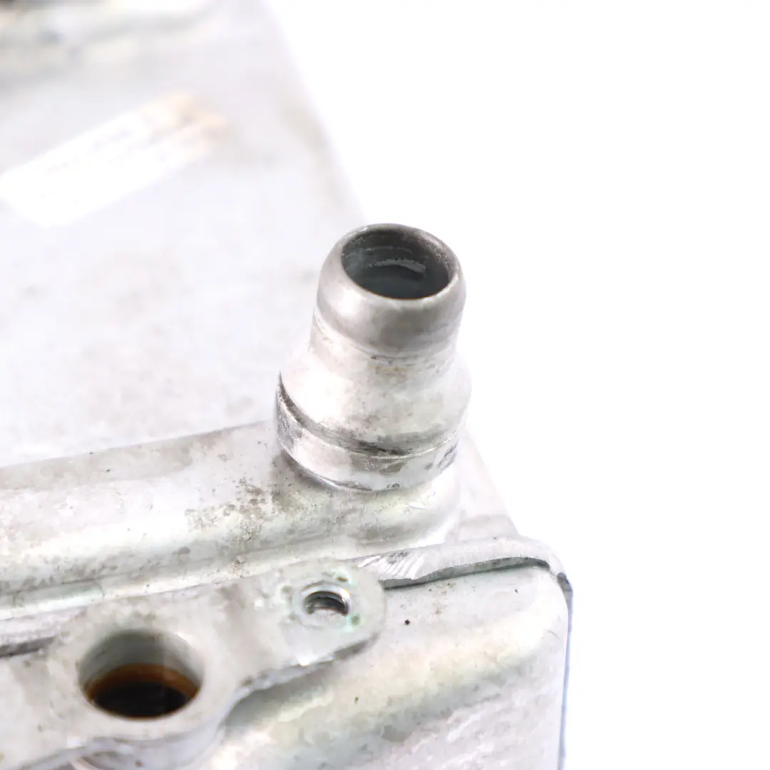 N63 Intercooler Chłodnica Powietrza Cyl 5-8 do BMW F10 F11 F12 F03 o numerze 7575405 BMW F10 F11 F12 F03 N63 Intercooler Chłodnica Powietrza Cyl 5-8 - SKU 7575405 - Numer Części 7575405