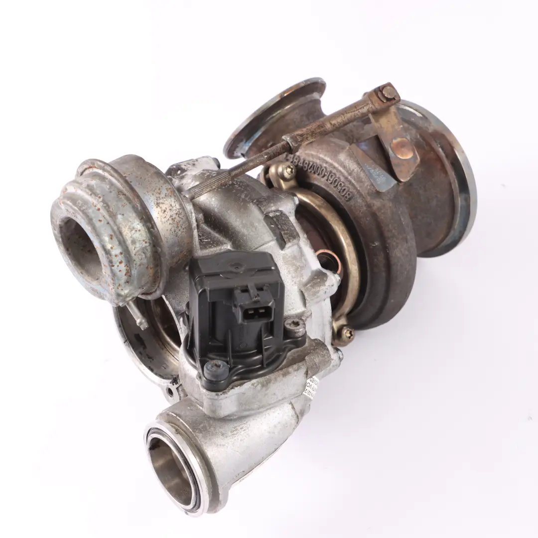 F07GT Silnik benzynowy N63 Turbosprężarka Garrett do BMW F10 F12 F13 o numerze 7576985 BMW F10 F12 F13 F07GT Silnik benzynowy N63 Turbosprężarka Garrett - SKU 7576985 - Numer Części 7576985