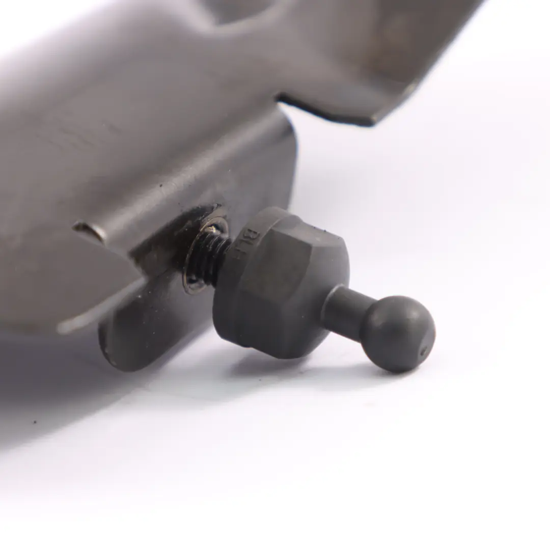 N63 Intake Silencer Bracket Cyl. 1-4 to BMW F07 F10 F13 F01 E71 Petrol with Part number 7577461 BMW F07 F10 F13 F01 E71 Petrol N63 Intake Silencer Bracket Cyl. 1-4 - SKU 7577461 - Part number 7577461