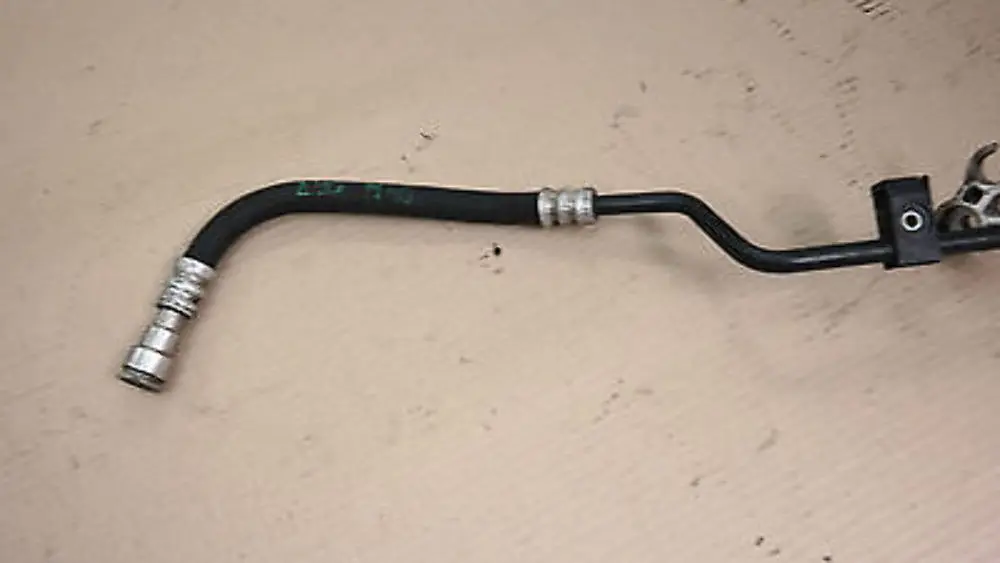 BMW E82 E88 E90 E90N E91 E91N E92 E92N E93 SALIDA TUBO REFRIGERACION ACEITE - SKU 7577638 - Número de pieza 17227577638