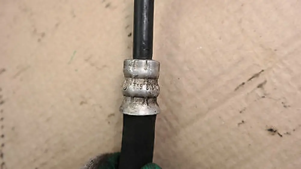 E90E92 Wąż przewód chłodnicy oleju do BMW E82 o numerze 17227577638 BMW E82 E90E92 Wąż przewód chłodnicy oleju - SKU 7577638 - Numer Części 17227577638