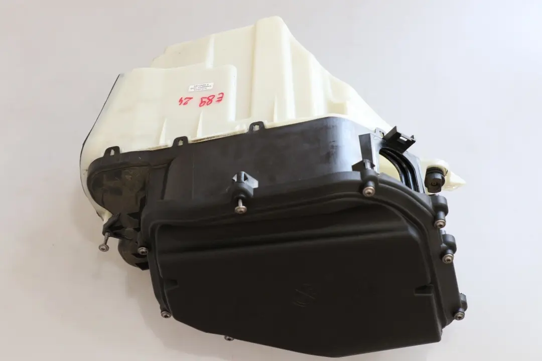 Inferiore Coperchio Scatola Fusibili Elettronica 7578120 per BMW Z4 E89 con numero di parte 7578113 BMW Z4 E89 Inferiore Coperchio Scatola Fusibili Elettronica 7578120 - SKU 7578113 - Numero di parte 7578113