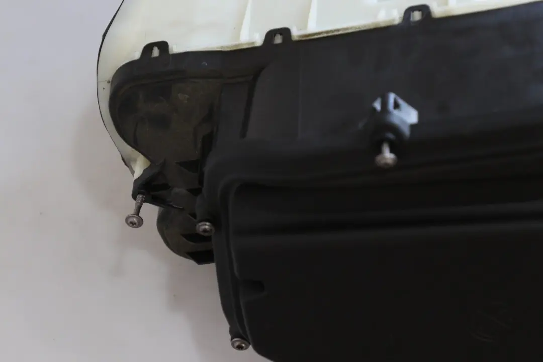 Parte Inferior E-Box Tapa Electrónica Caja Fusibles 7578120 para BMW Z4 E89 con número de pieza 7578113 BMW Z4 E89 Parte Inferior E-Box Tapa Electrónica Caja Fusibles 7578120 - SKU 7578113 - Número de pieza 7578113