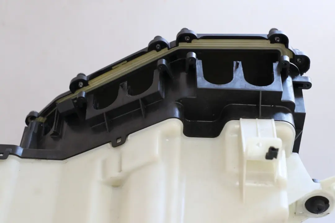 BMW Z4 E89 Bottom Part E-Box Cover Electronics Fuse Box 7578120 - SKU 7578113 - Part number 7578113