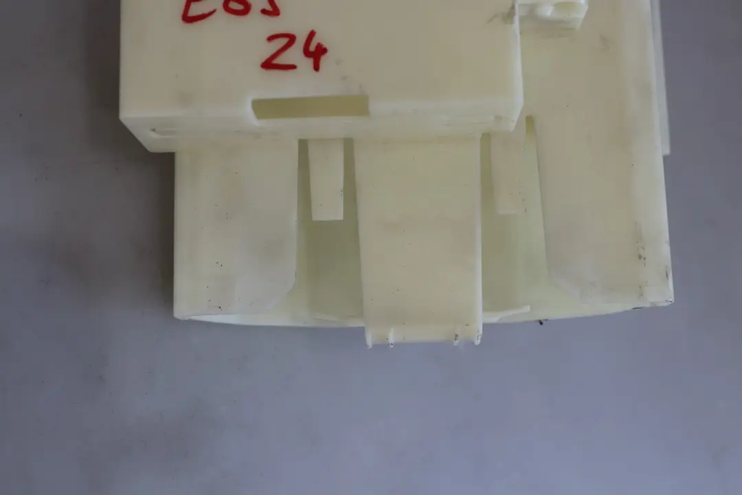 Reihe E89 Cabrio Roadster Geräteträger E-Box 1290 für BMW Z4 mit Teilenummer 7578121 BMW Z4 Reihe E89 Cabrio Roadster Geräteträger E-Box 1290 - SKU 7578121 - Teilenummer 7578121