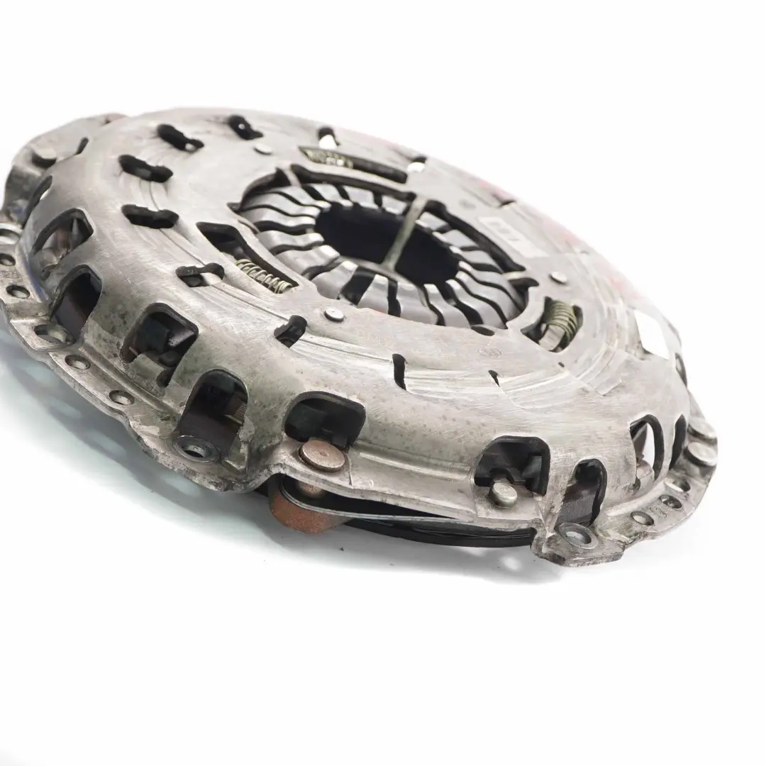 N52 N52N N53 Clutch Plate Disc Complete Kit to BMW E60 E90 325i 525i with Part number 7587368 BMW E60 E90 325i 525i N52 N52N N53 Clutch Plate Disc Complete Kit - SKU 7587368 - Part number 7587368