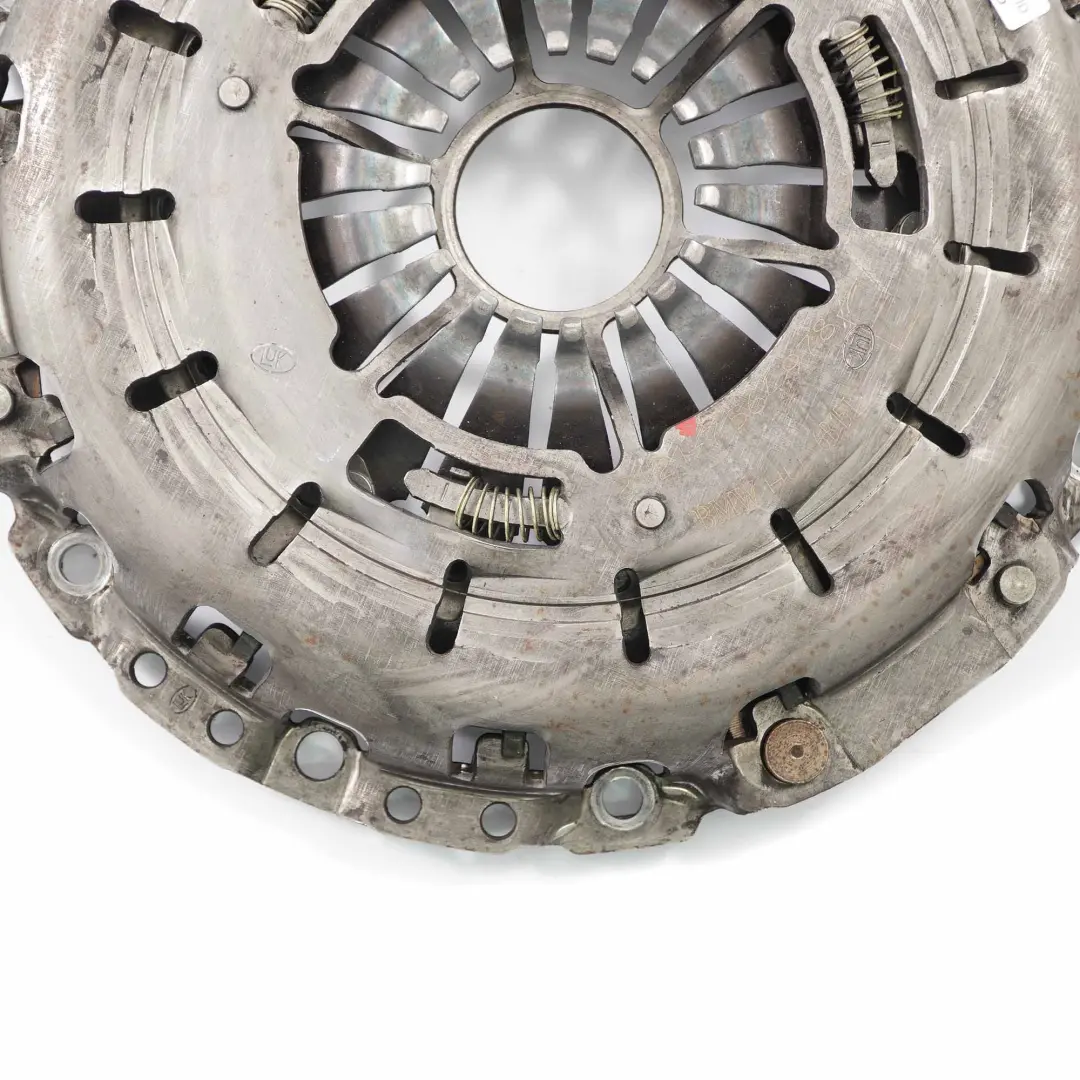 N52 N52N N53 Clutch Plate Disc Complete Kit to BMW E60 E90 325i 525i with Part number 7587368 BMW E60 E90 325i 525i N52 N52N N53 Clutch Plate Disc Complete Kit - SKU 7587368 - Part number 7587368