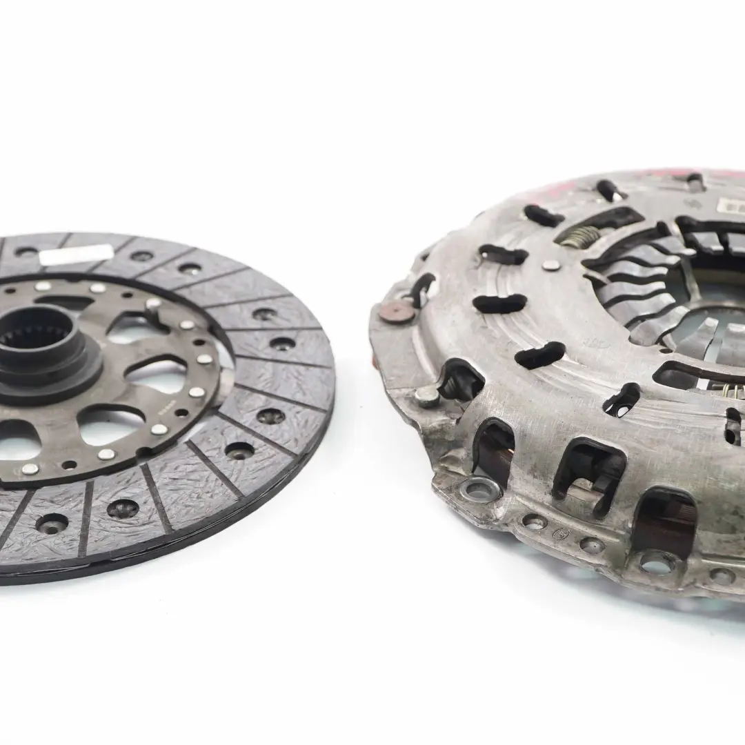 N52 N52N Volano Doppia Massa Kit Frizione per BMW E60 E90 325i 525i con numero di parte 7587368 BMW E60 E90 325i 525i N52 N52N Volano Doppia Massa Kit Frizione - SKU 7587368 - Numero di parte 7587368