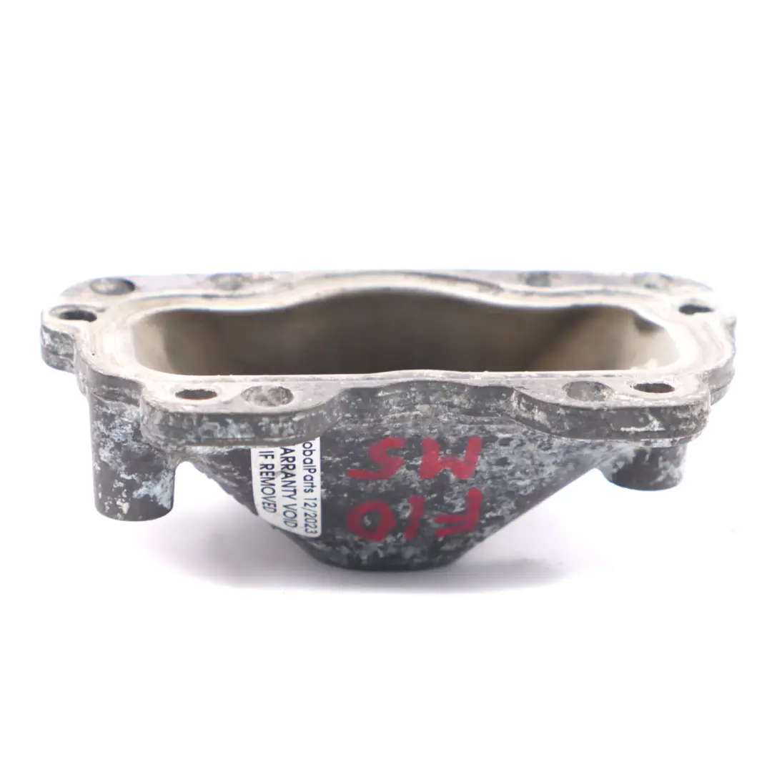 S63N Motorblock Ölrücklaufdeckel für BMW F10 M5 mit Teilenummer 7589101 BMW F10 M5 S63N Motorblock Ölrücklaufdeckel - SKU 7589101 - Teilenummer 7589101