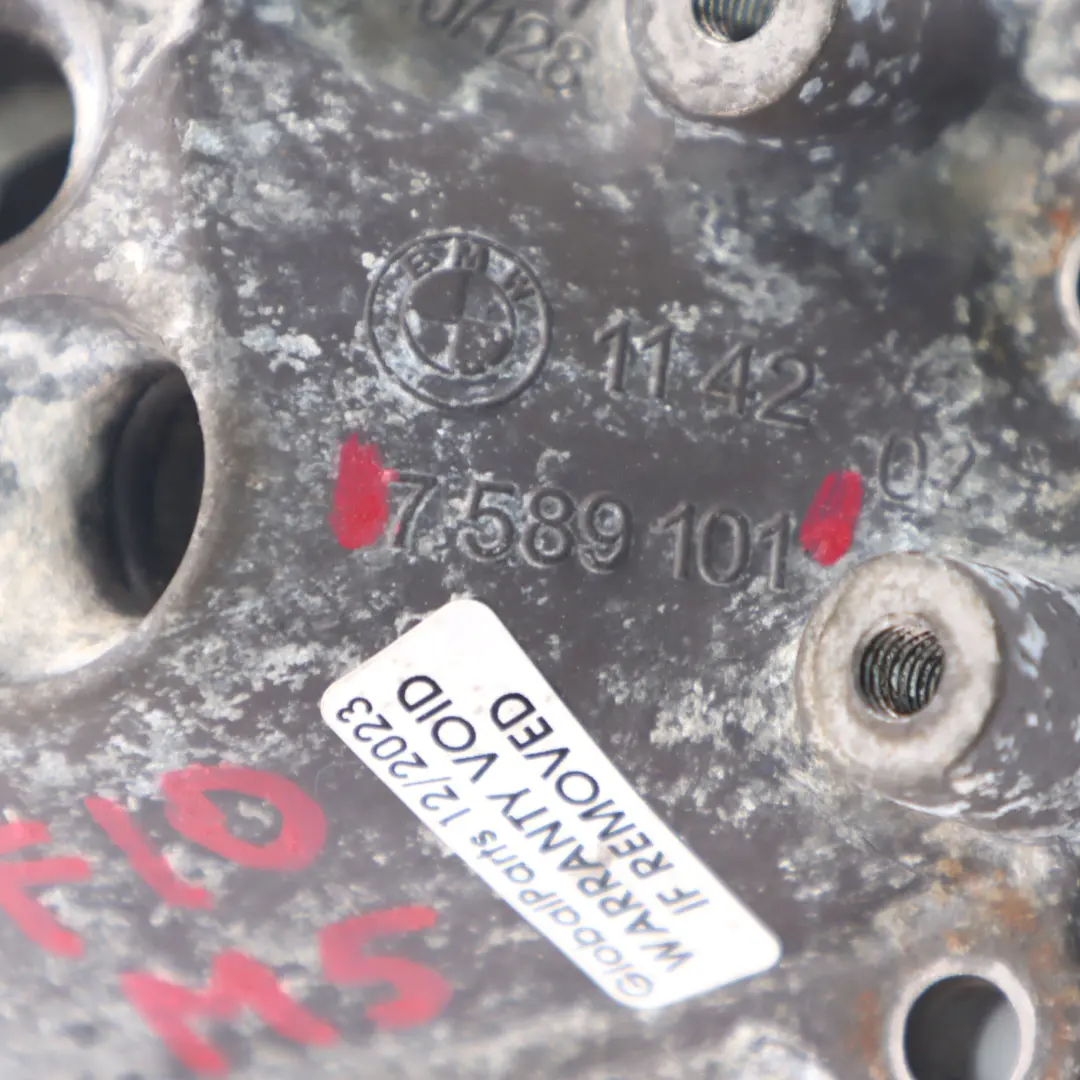 S63N Motorblock Ölrücklaufdeckel für BMW F10 M5 mit Teilenummer 7589101 BMW F10 M5 S63N Motorblock Ölrücklaufdeckel - SKU 7589101 - Teilenummer 7589101