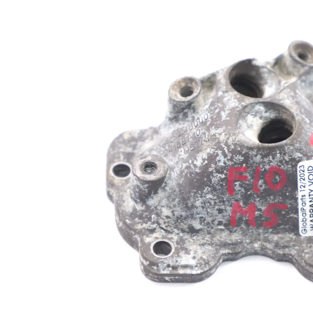 S63N Motorblock Ölrücklaufdeckel für BMW F10 M5 mit Teilenummer 7589101 BMW F10 M5 S63N Motorblock Ölrücklaufdeckel - SKU 7589101 - Teilenummer 7589101