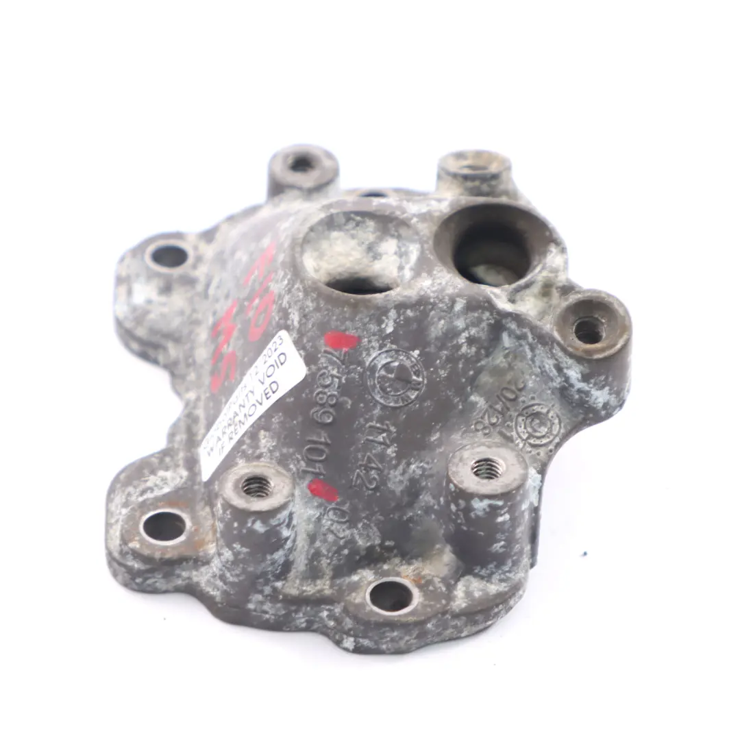 BMW F10 M5 S63N Couvercle du passage de retour d'huile du bloc moteur - SKU 7589101 - Numéro de pièce 7589101