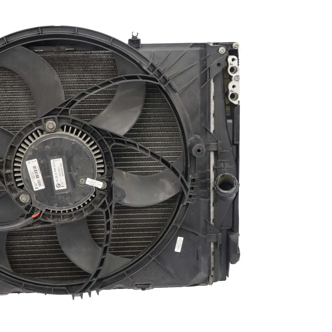 Chłodnica Wentylator 400W do BMW E81 E87 E90 E91 E92 o numerze 7590699 BMW E81 E87 E90 E91 E92 Chłodnica Wentylator 400W - SKU 7590699-3 - Numer Części 7590699