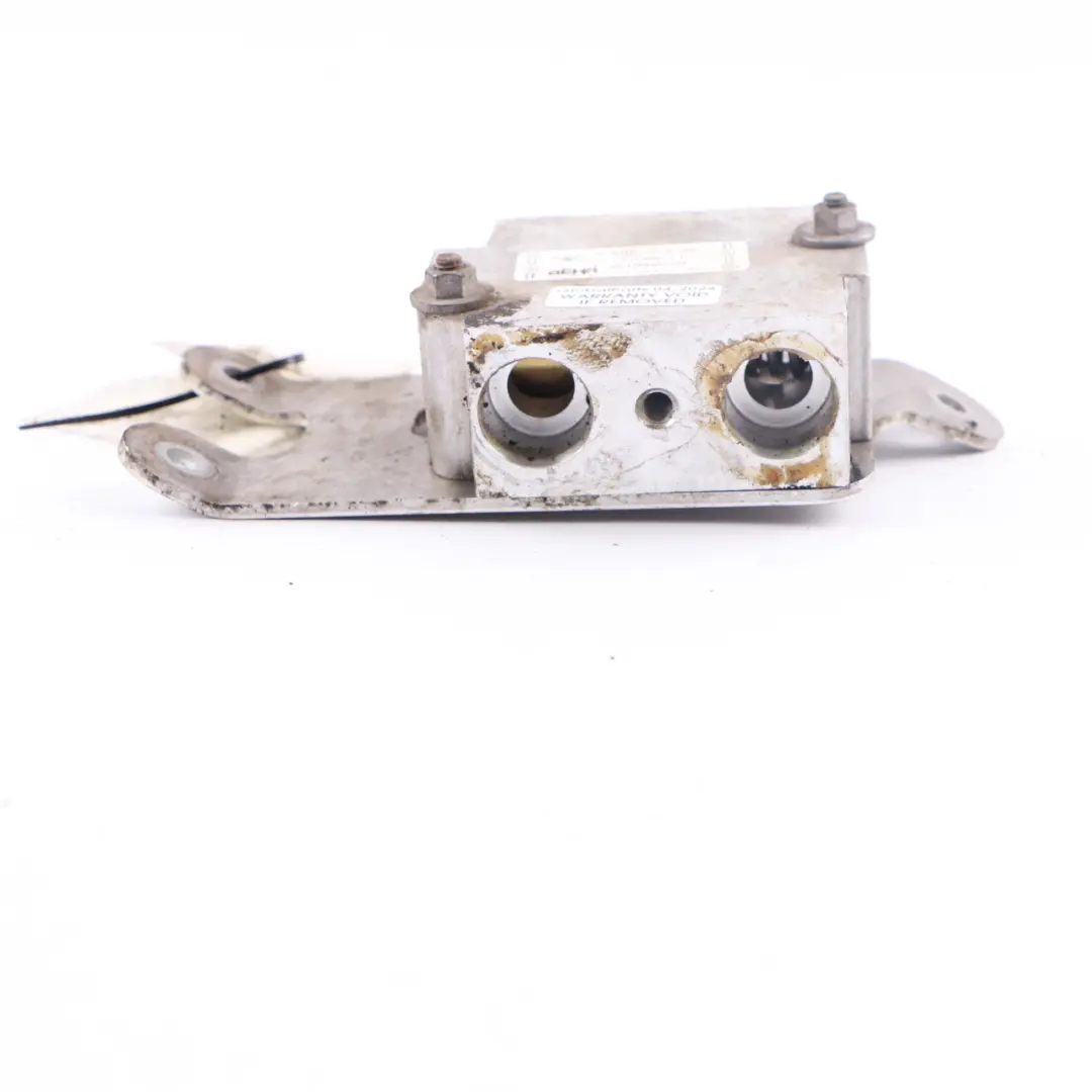 Gearbox Oil Cooler Thermostat to BMW F87 M2 F80 M3 F82 F83 M4 with Part number 7592723 BMW F87 M2 F80 M3 F82 F83 M4 Gearbox Oil Cooler Thermostat - SKU 7592723-2 - Part number 7592723