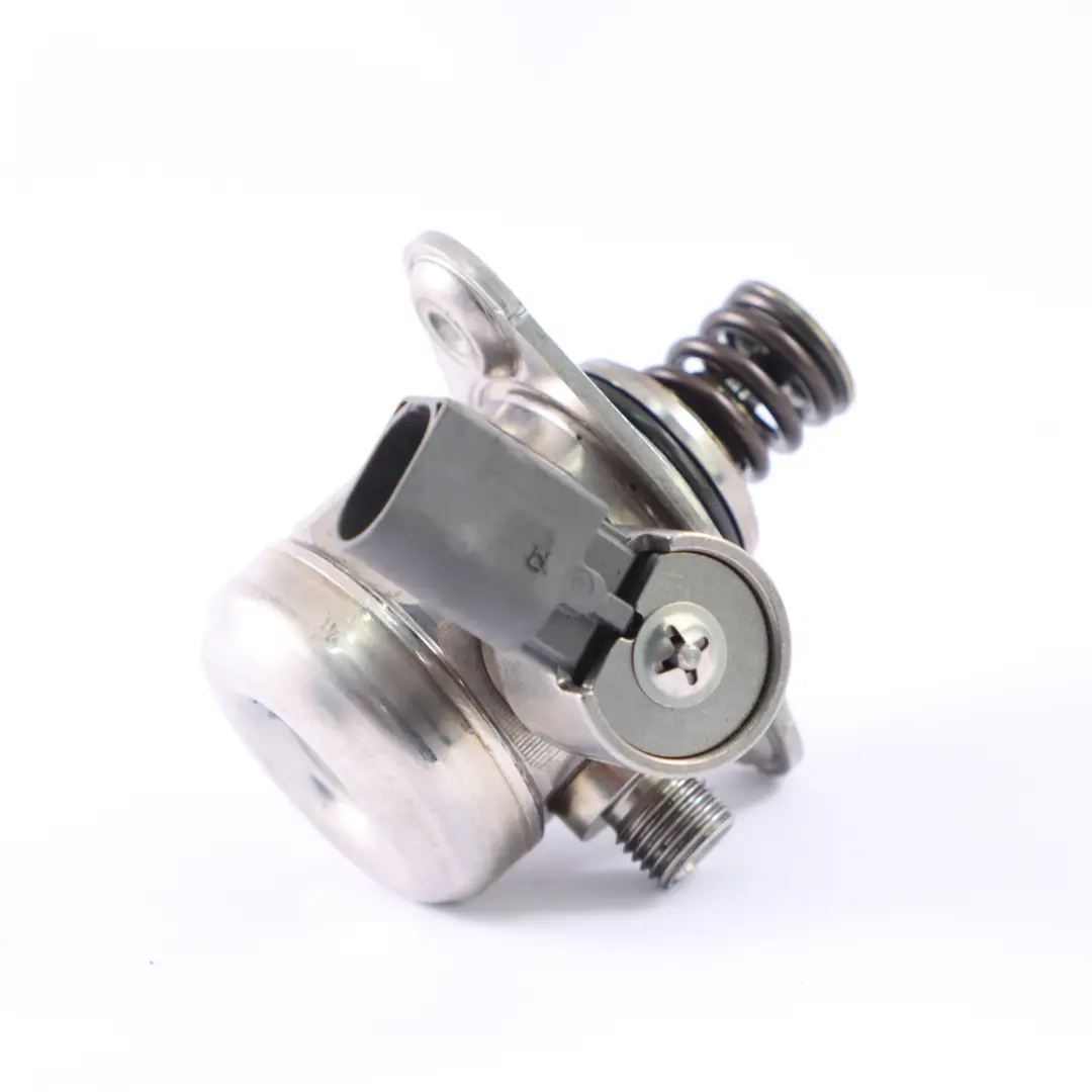  Pompa carburante alta pressione BMW F10 F13 benzina N63 Pompa iniezione - SKU 7595339 - Numero di parte 7595339