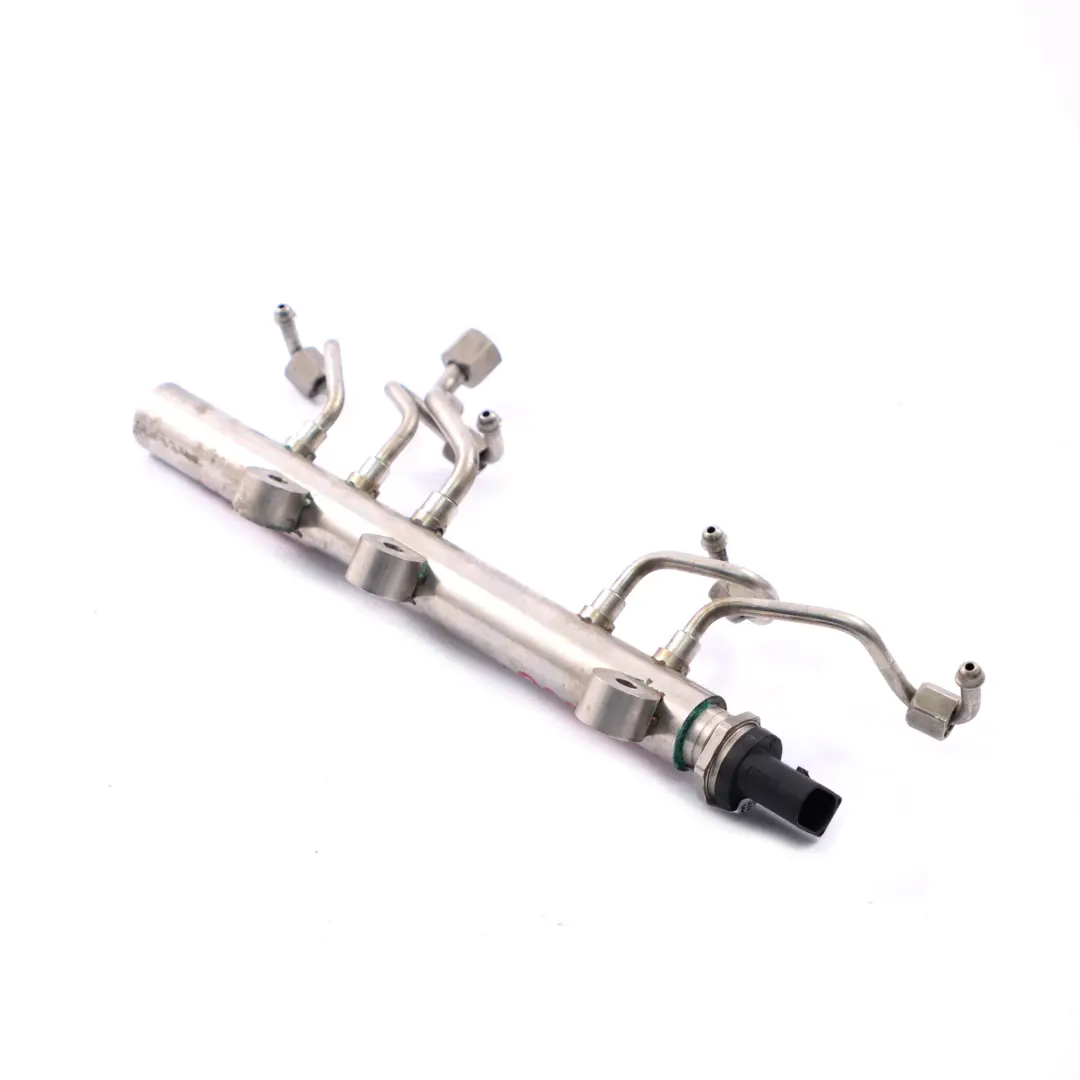 BMW F10 M5 S63N Rail de carburant essence Tube haute pression Cyl. 1-4 - SKU 7599866 - Numéro de pièce 8649320