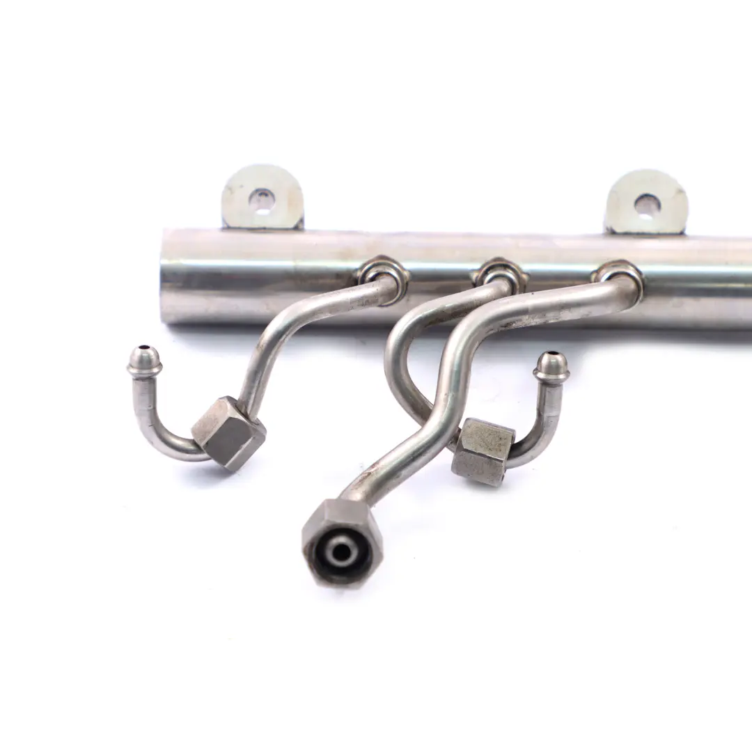 S63N Fuel Rail Petrol High Pressure Injection Tube Cyl. 5-8 to BMW F10 M5 with Part number 8649321 BMW F10 M5 S63N Fuel Rail Petrol High Pressure Injection Tube Cyl. 5-8 - SKU 7599868 - Part number 8649321