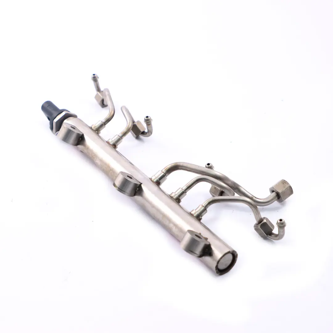 S63N Fuel Rail Benzina Tubo iniezione alta pressione Cyl. 5-8 per BMW F10 M5 con numero di parte 8649321 BMW F10 M5 S63N Fuel Rail Benzina Tubo iniezione alta pressione Cyl. 5-8 - SKU 7599868 - Numero di parte 8649321