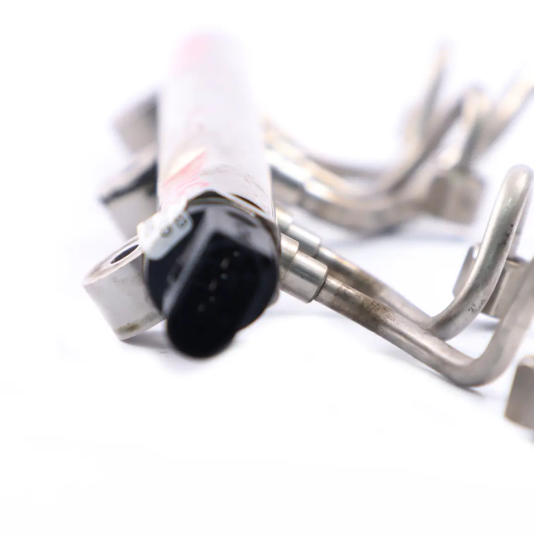 S63N Rail de carburant essence Tube haute pression Cyl. 5-8 pour BMW F10 M5 à propos du numéro de pièce 8649321 BMW F10 M5 S63N Rail de carburant essence Tube haute pression Cyl. 5-8 - SKU 7599868 - Numéro de pièce 8649321