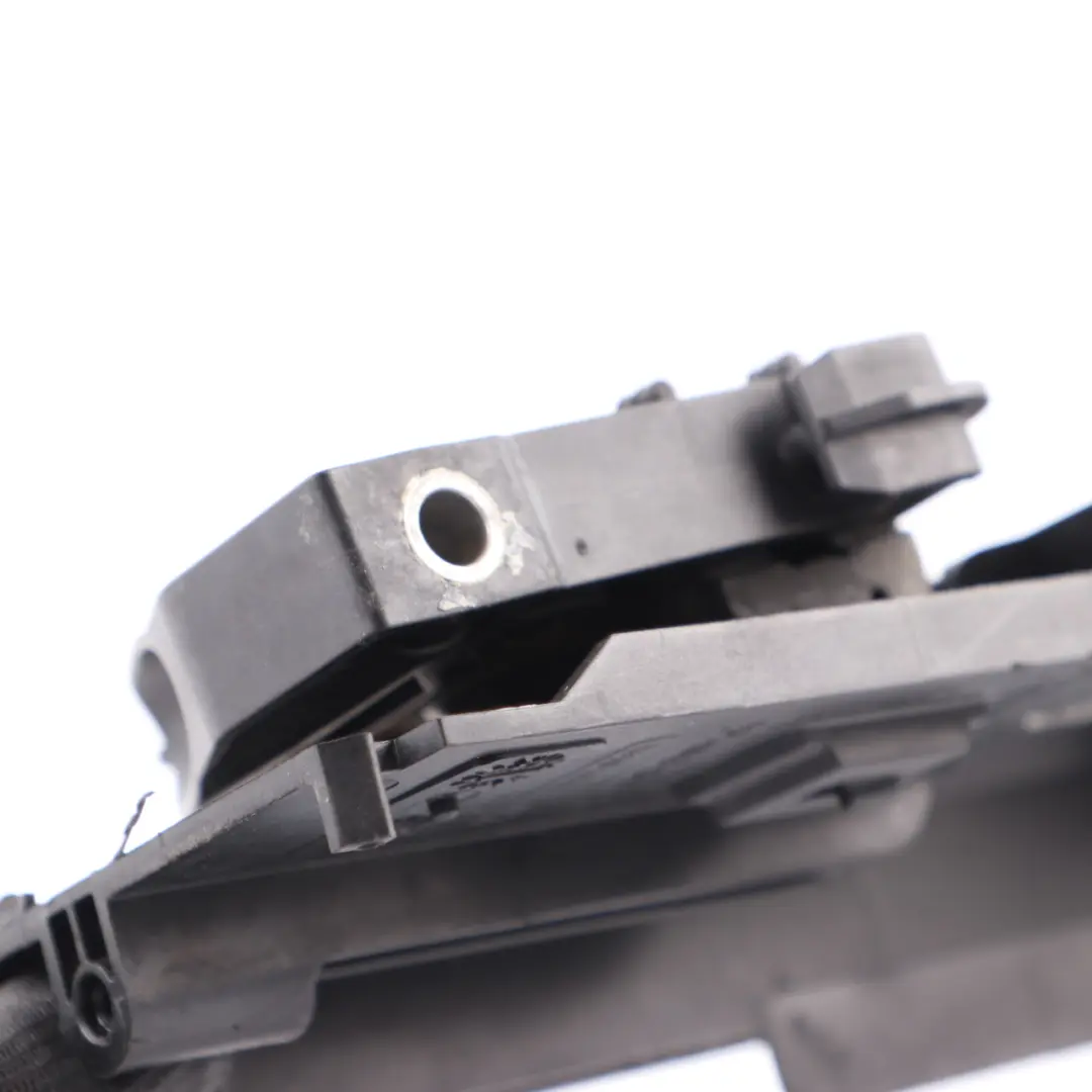 BMW F20 F21 F30 F31 Soporte del módulo del radiador izquierdo - SKU 7600536-2 - Número de pieza 7600536