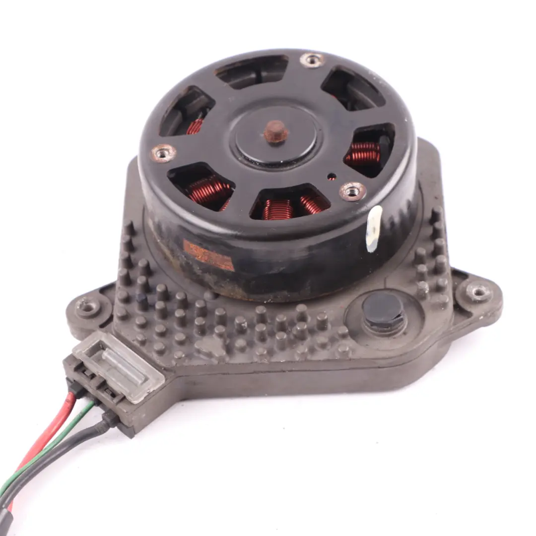 Moteur De Ventilateur BMW F30 Radiator Fan Motore Radiator Cooling Fan pour à propos du numéro de pièce 7608407 Moteur De Ventilateur BMW F30 Radiator Fan Motore Radiator Cooling Fan - SKU 7608407 - Numéro de pièce 7608407