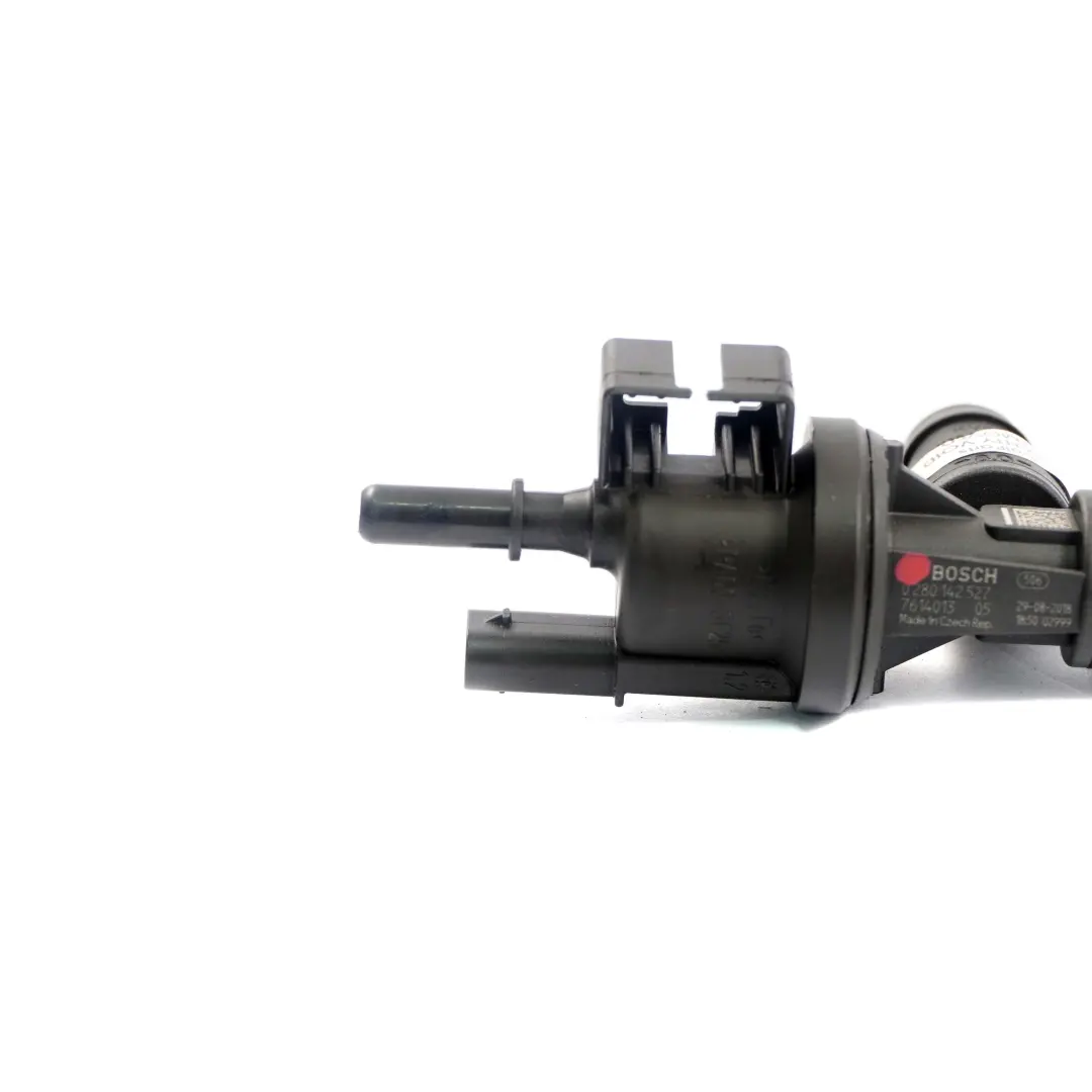 Breather Valve Unit to BMW X1 F48 Mini F55 F56 F57 F60 Petrol Fuel Tank with Part number 7614013 BMW X1 F48 Mini F55 F56 F57 F60 Petrol Fuel Tank Breather Valve Unit - SKU 7614013 - Part number 7614013