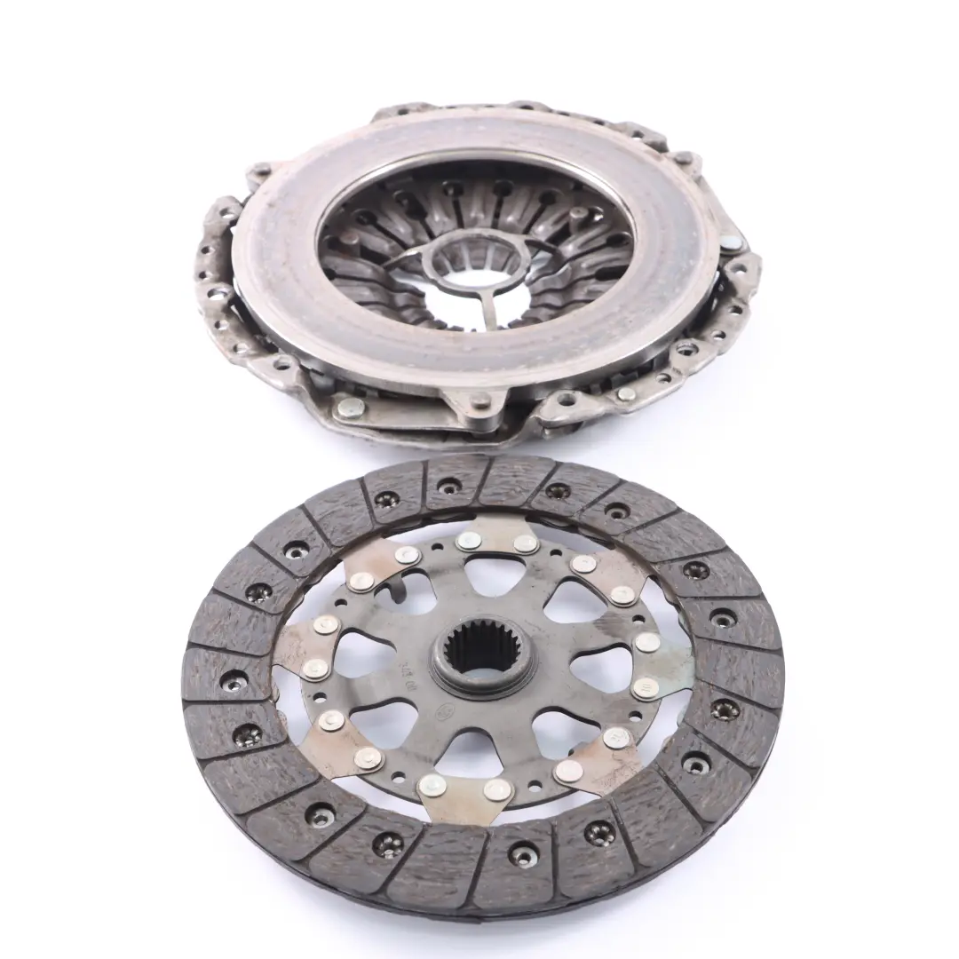 Kit Frizione Piastra di Pressione per BMW F20 F30 114i 116i 316i 118i N13 con numero di parte 7621180 BMW F20 F30 114i 116i 316i 118i N13 Kit Frizione Piastra di Pressione - SKU 7621180-2 - Numero di parte 7621180
