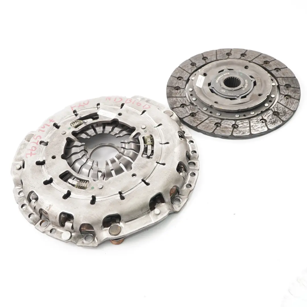 Benzina B37 N13 Disco Frizione per BMW F20 F21 F30 114D 116D 116I 316I Diesel con numero di parte 7625147 BMW F20 F21 F30 114D 116D 116I 316I Diesel Benzina B37 N13 Disco Frizione - SKU 7625147 - Numero di parte 7625147