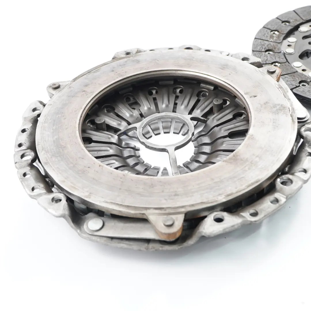 Essence B37 N13 Disque d'Embrayage pour BMW F20 F21 F30 114d 116d 116i 316i Diesel à propos du numéro de pièce 7625147 BMW F20 F21 F30 114d 116d 116i 316i Diesel Essence B37 N13 Disque d'Embrayage - SKU 7625147 - Numéro de pièce 7625147