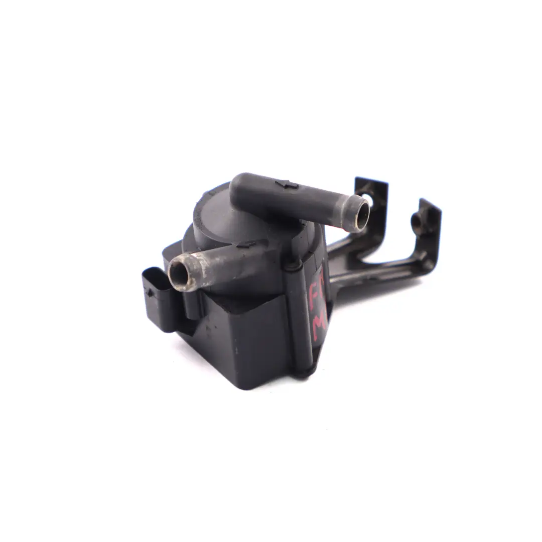 Refroidissement Système Turbo Pompe Eau Auxiliaire pour BMW F10 M5 F12 F13 M6 à propos du numéro de pièce 7629916 BMW F10 M5 F12 F13 M6 Refroidissement Système Turbo Pompe Eau Auxiliaire - SKU 7629916 - Numéro de pièce 7629916