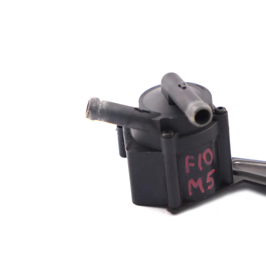 Refroidissement Système Turbo Pompe Eau Auxiliaire pour BMW F10 M5 F12 F13 M6 à propos du numéro de pièce 7629916 BMW F10 M5 F12 F13 M6 Refroidissement Système Turbo Pompe Eau Auxiliaire - SKU 7629916 - Numéro de pièce 7629916