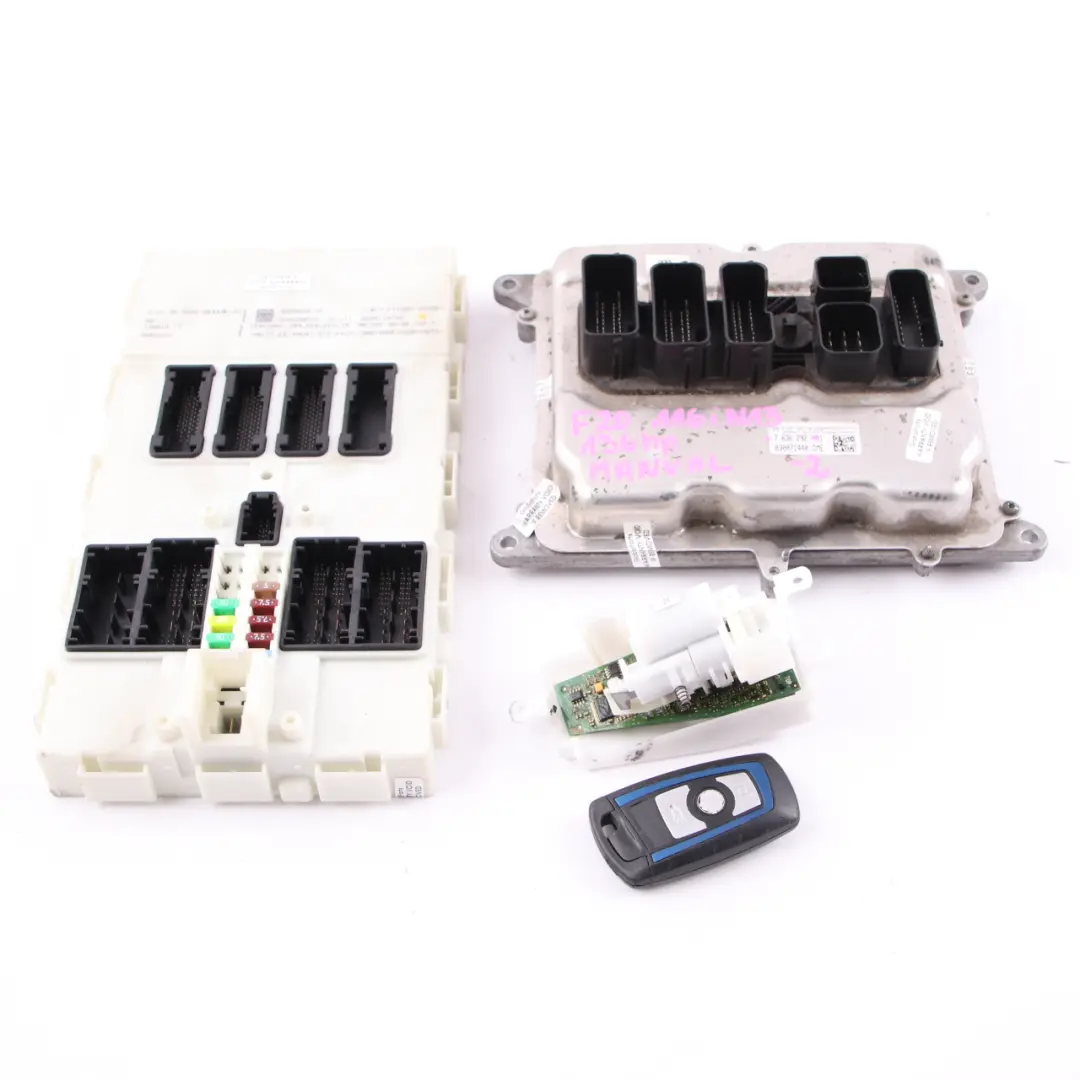 Sterownik Komputer Silnika ECU DME do BMW F20 116i N13 o numerze 7636292 BMW F20 116i N13 Sterownik Komputer Silnika ECU DME - SKU 7636292 - Numer Części 7636292