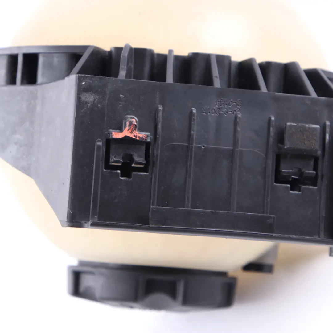 Réservoir d'expansion de radiateur essence BMW F20 F21 F30 F32 - SKU 7642158-1 - Numéro de pièce 7642158