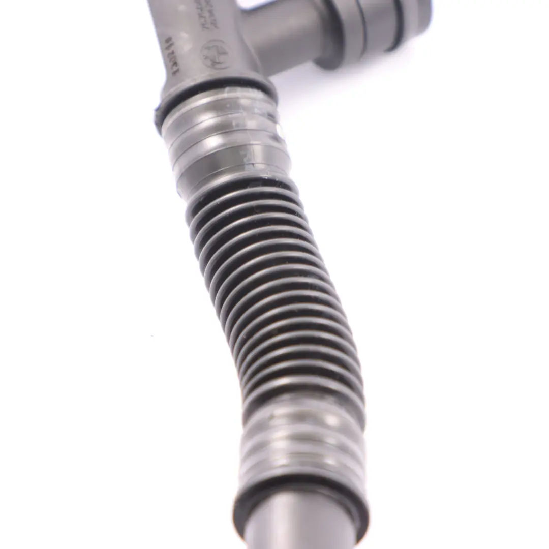 N63 Wąż Przewód Odmy Cyl. 5-8 do BMW F10 Benzyna o numerze 7646087 BMW F10 Benzyna N63 Wąż Przewód Odmy Cyl. 5-8 - SKU 7646087 - Numer Części 7646087
