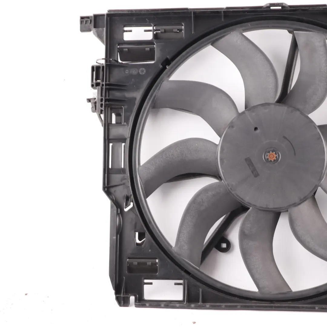 Kühlerlüfter Motorkühlung Kühler Lüfterhaube 850W für BMW F10 F11 F12 mit Teilenummer 7647652 BMW F10 F11 F12 Kühlerlüfter Motorkühlung Kühler Lüfterhaube 850W - SKU 7647652 - Teilenummer 7647652