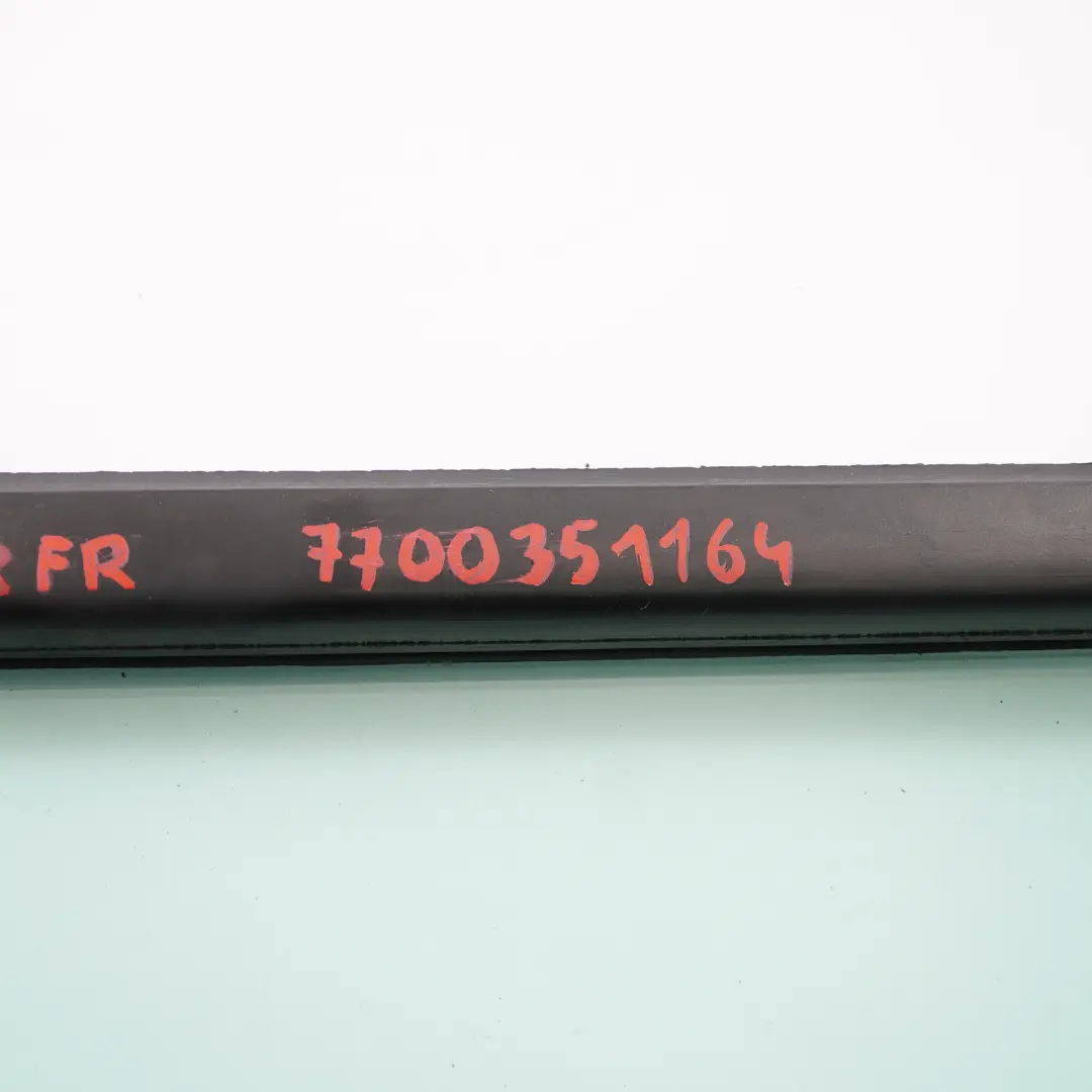 Vitre Renault Master II Triangle de porte avant droite AS2 pour à propos du numéro de pièce 7700351164 Vitre Renault Master II Triangle de porte avant droite AS2 - SKU 7700351164 - Numéro de pièce 7700351164