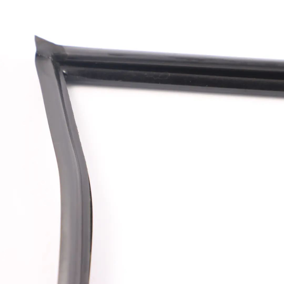 Junta de goma para ventana trasera izquierda puerta lateral para Renault Master II con número de pieza 7700351231 Renault Master II Junta de goma para ventana trasera izquierda puerta lateral - SKU 7700351231 - Número de pieza 7700351231