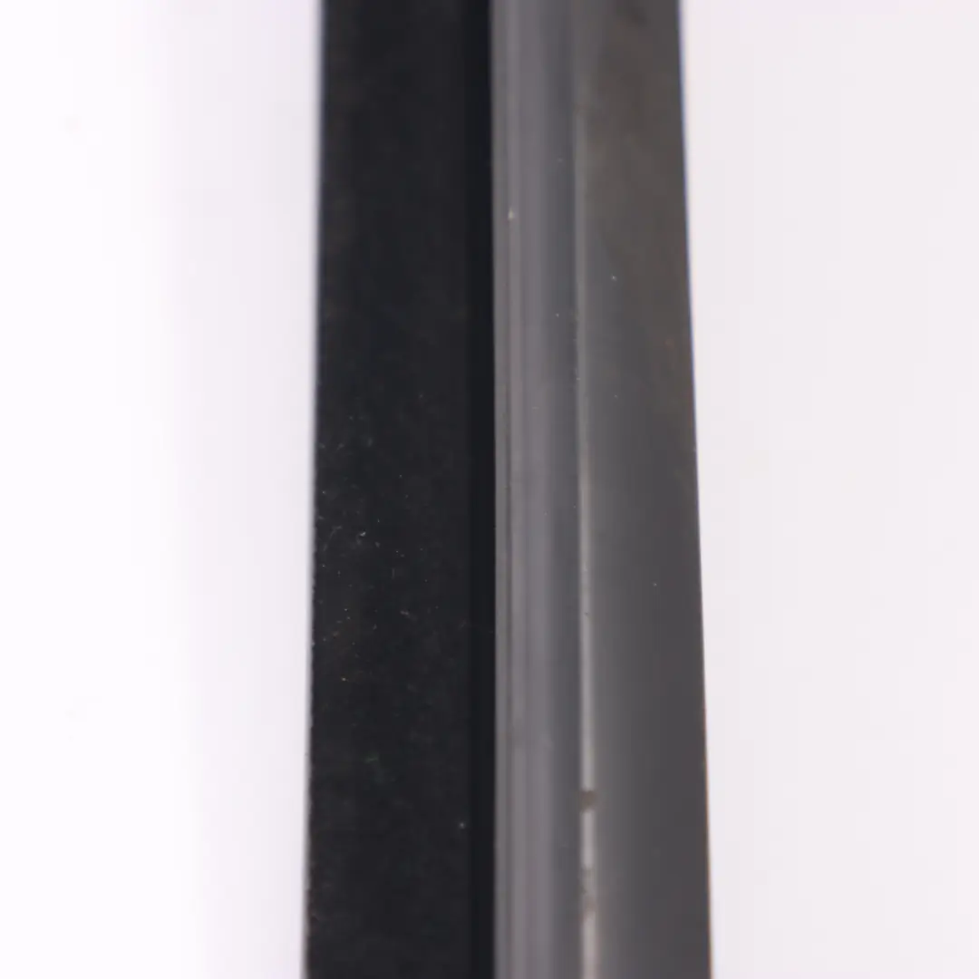 Guarnizione finestrino Porta laterale sinistra guarnizione per Renault Master II con numero di parte 7700351231 Renault Master II Guarnizione finestrino Porta laterale sinistra guarnizione - SKU 7700351231 - Numero di parte 7700351231