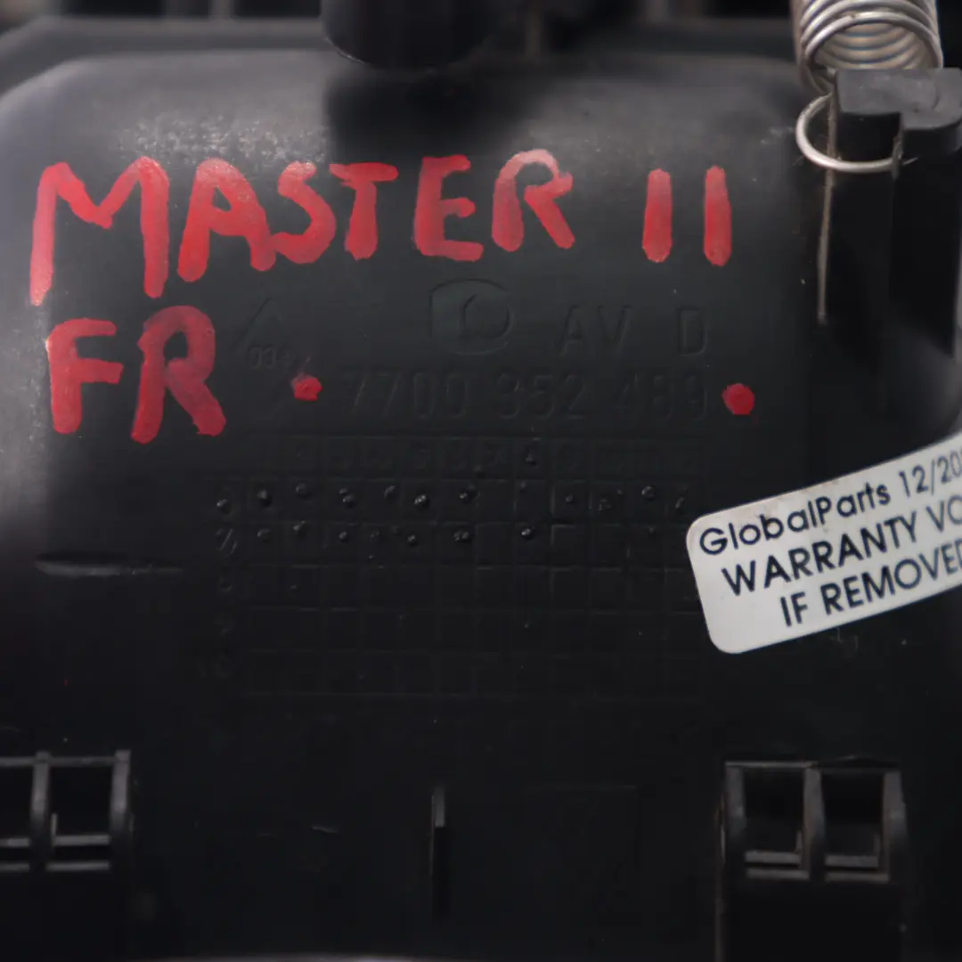 Poignée de porte avant droite Ouverture extérieure pour Renault Master II à propos du numéro de pièce 7700352489 Renault Master II Poignée de porte avant droite Ouverture extérieure - SKU 7700352489 - Numéro de pièce 7700352489