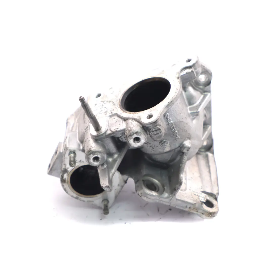 Dacia 1.5 dCi AGR Ventil Flansch für Nissan Qashqai Renault mit Teilenummer 7701070964 Nissan Qashqai Renault Dacia 1.5 dCi AGR Ventil Flansch - SKU 7701070964 - Teilenummer 7701070964