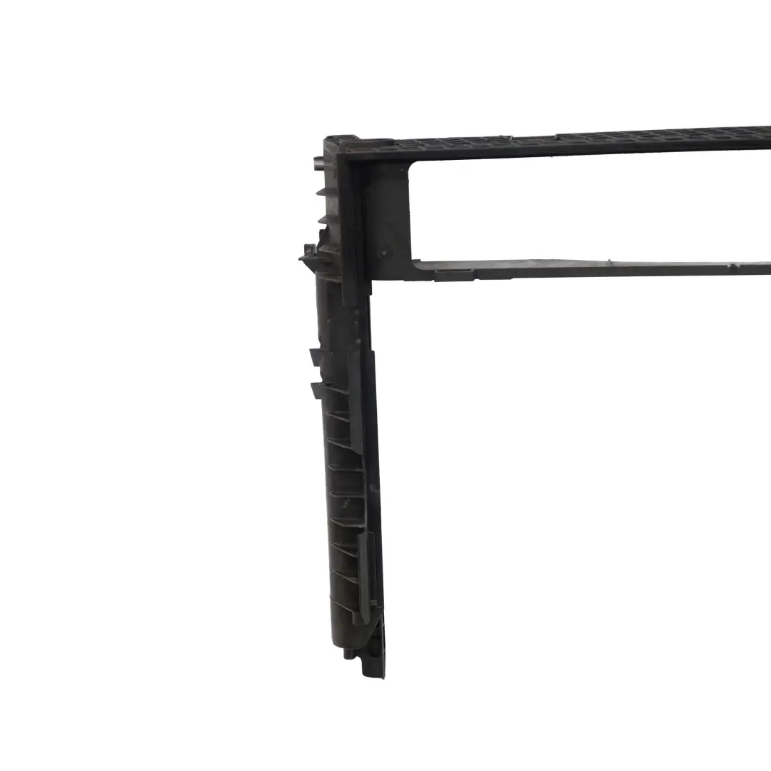Motore Radiatore Ventola Supporto per BMW E60 E61 Diesel con numero di parte 7787443 BMW E60 E61 Diesel Motore Radiatore Ventola Supporto - SKU 7787443 - Numero di parte 7787443
