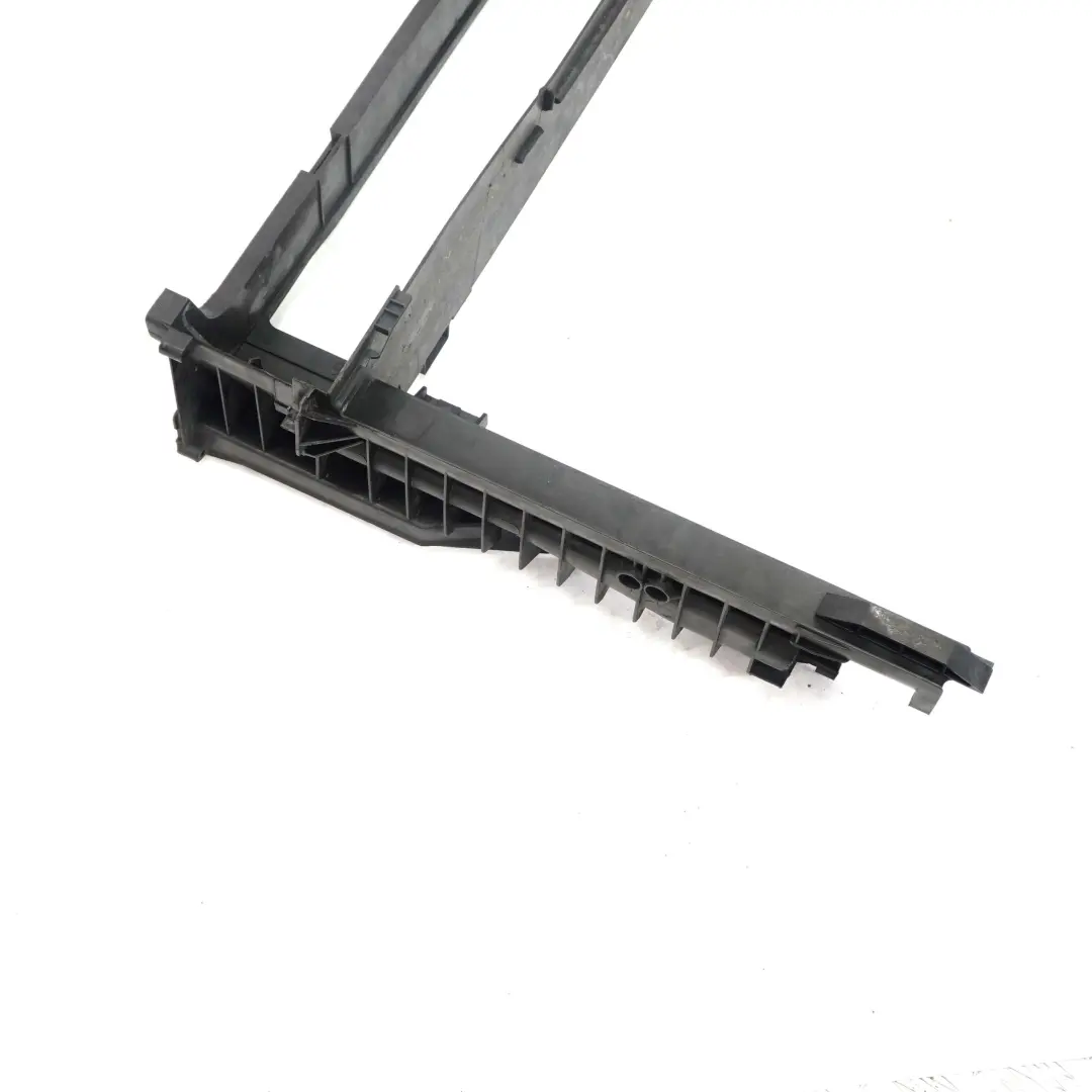 Motore Radiatore Ventola Supporto per BMW E60 E61 Diesel con numero di parte 7787443 BMW E60 E61 Diesel Motore Radiatore Ventola Supporto - SKU 7787443 - Numero di parte 7787443