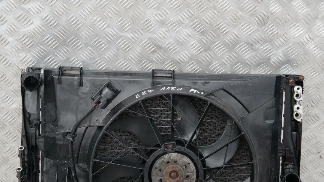 BMW E87 E90 E91 Complete Set Radiator Fan Housing with Fan Diesel M47 - SKU 7788905-1 - Part number 17427788905