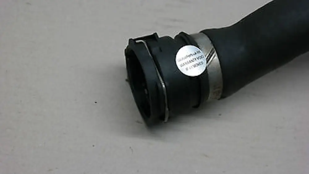 M47N2 Tubo de Agua Radiador Diesel para BMW E87 E90 con número de pieza 17127789721 BMW E87 E90 M47N2 Tubo de Agua Radiador Diesel - SKU 7789721 - Número de pieza 17127789721