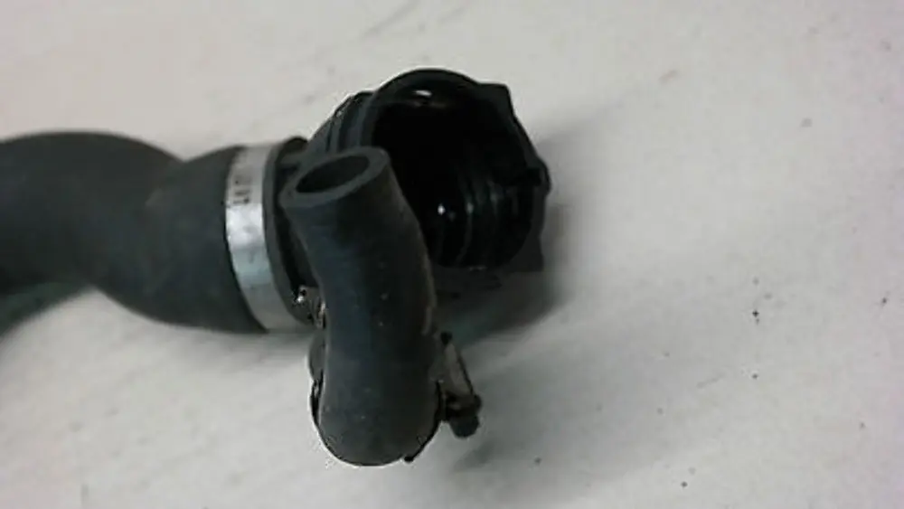 M47N2 Tubo de Agua Radiador Diesel para BMW E87 E90 con número de pieza 17127789721 BMW E87 E90 M47N2 Tubo de Agua Radiador Diesel - SKU 7789721 - Número de pieza 17127789721