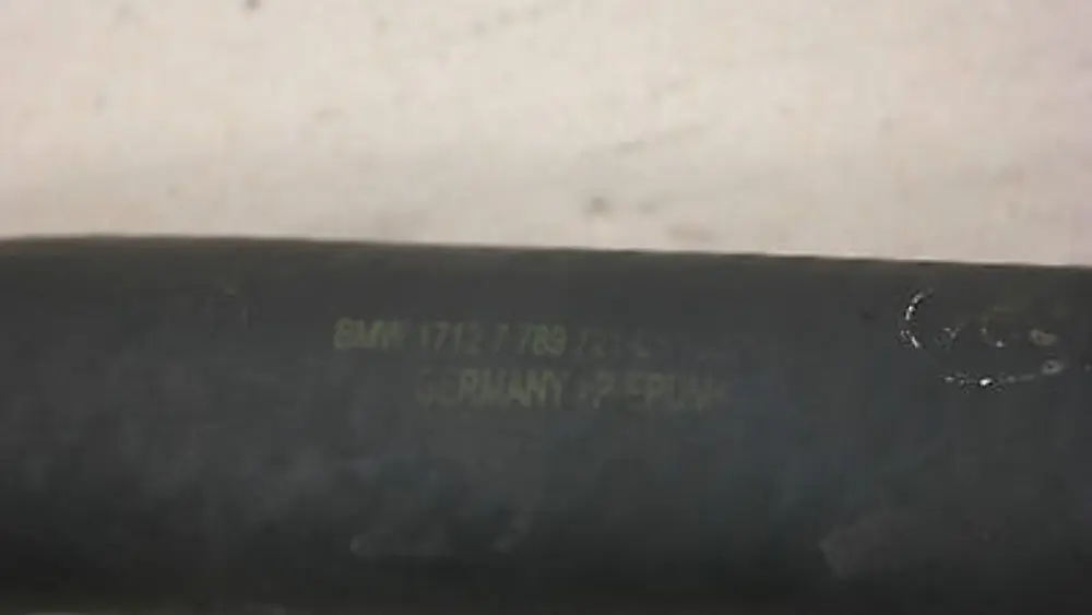 BMW E87 E90 M47N2 Tuyau Radiateur Dessous Pompe A Eau Diesel - SKU 7789721 - Numéro de pièce 17127789721